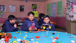 Robotics Lab:&nbsp;Provides hands-on experience in building and programming&nbsp;robots.