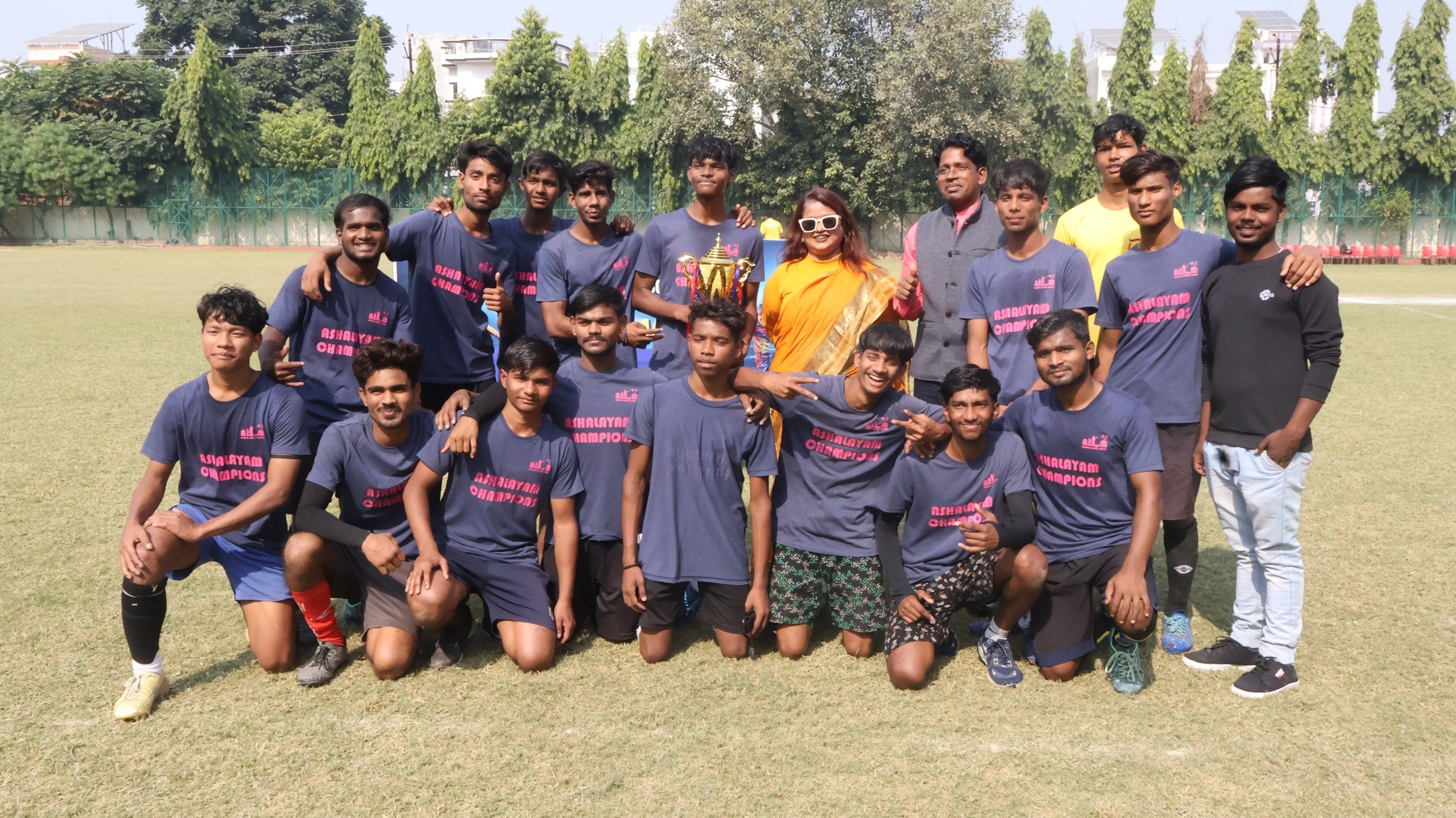 Joy of Sharing-Muskurate Chehre